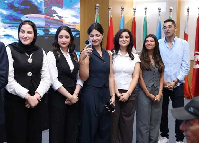 من بينها «سيناء أرض الله».. نقيب الممثلين يشارك في مناقشة خمسة مشاريع تخرج بالأكاديمية البحرية بالإسكندرية (صور)