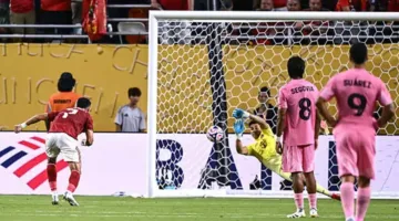 تفاعل تريزيجيه بعد توقيع العقوبة المالية قبل مباراة بالميراس البرازيلي