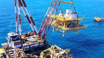 قطاع النفط يعزز الإنتاج المحلي عبر تركيب منصة غاز البرلس في فترة زمنية قياسية
