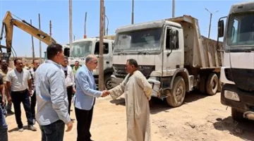 مكافأة خاصة للسائقين.. محافظ المنيا يزور الحملة الميكانيكية ويؤكد على استعداد المعدات للتعامل مع الطوارئ