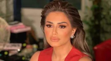 منة فضالي تأسر الأنظار بفستان بنفسجي تحت أنغام “الطلقة الروسية”