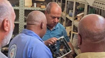 رئيس كهرباء القناة يتابع شبكات ومحطات توزيع الكهرباء في مدينة القصير