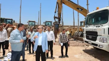 محافظ المنيا يزور الحملة الميكانيكية ويؤكد على استعداد المعدات لمواجهة الأزمات الطارئة
