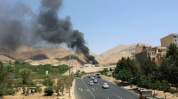 تقارير إعلامية إيرانية: إغلاق الطريق السريع بين طهران وقم بسبب استهدافه بقذيفة من إسرائيل