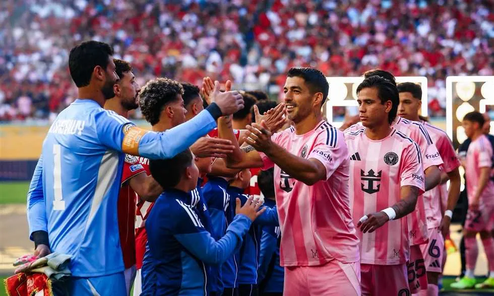 فيفا يعبّر عن امتنانه لجميع المتعاونين في نجاح مباراة افتتاح كأس العالم للأندية بين الأهلي وإنتر ميامي. فيفا يعبّر عن امتنانه لجميع المتعاونين في نجاح مباراة افتتاح كأس العالم للأندية بين الأهلي وإنتر ميامي.