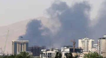 انفجارات ضخمة تعم غرب طهران، والجيش الإسرائيلي يطالب بإخلاء منطقة شمال شرق العاصمة.. وإسرائيل تتوعد بتدمير الإذاعة والتلفزيون الإيراني الرسمي.