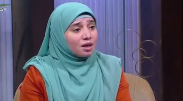 هل قراءة القرآن عبر الهاتف تعادل أجر قراءته من المصحف؟.. رد من أحد أعضاء مركز الأزهر