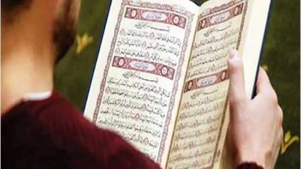 هل يُسمح للنساء بالقراءة بصوت مرتفع أثناء الصلاة؟.. پاسخ من أحد أعضاء مركز الأزهر