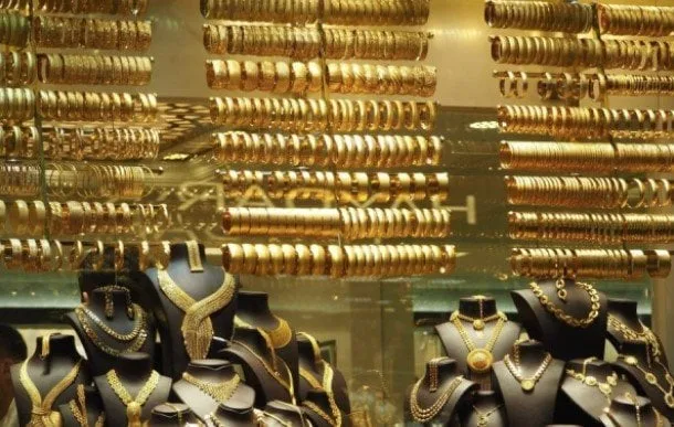 انخفاض سعر الذهب إلى أقل من 3400 دولار انخفاض سعر الذهب إلى أقل من 3400 دولار