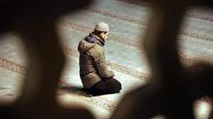 أمين الفتوى يفسر حكم دمج الصلوات أثناء السفر
