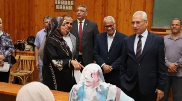 رئيس جامعة المنيا يستمر في جولات المراقبة للاطلاع على امتحانات كلية التربية الفنية