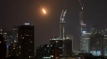 الجيش الإسرائيلي يكشف عن إطلاق صواريخ إيرانية نحو شمال البلاد وتفعيل نظام الإنذار. الضربات الإيرانية على مصفاة حيفا تسفر عن ثلاثة قتلى صباح الأحد.