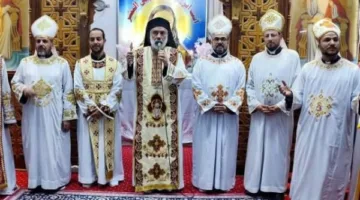 الأنبا باسيليوس يكرم الشماس أكرم شوقي بدفعه إلى رتبة إيبودياكون في كنيسة مار مرقس بالمنيا.