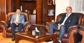 وزير الرياضة يجتمع برئيس شركة بريزنتيشن لايف لمناقشة تنظيم معسكر للجودو في العلمين
