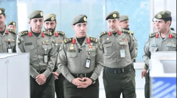 اللواء المربع يتفقد الخدمات المقدمة لحجاج بيت الله في جوازات مطار المدينة المنورة