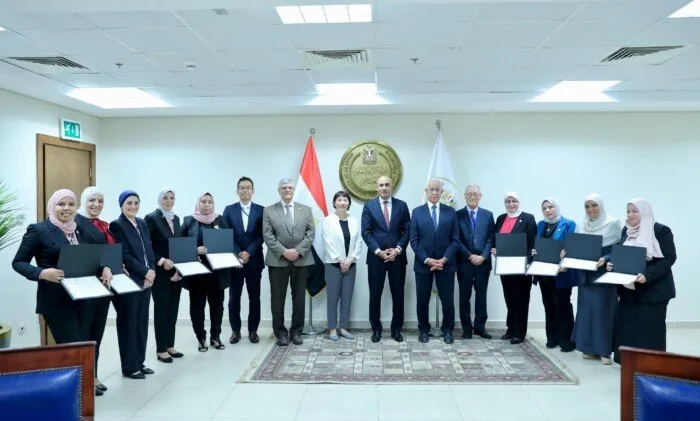 وزير التعليم ونائب رئيس “جايكا” يكرمان الدورة الرابعة من مدربي أنشطة التوكاتسو.