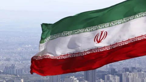 سكان يهربون من طهران وسط ازدحامات مرورية سكان يهربون من طهران وسط ازدحامات مرورية