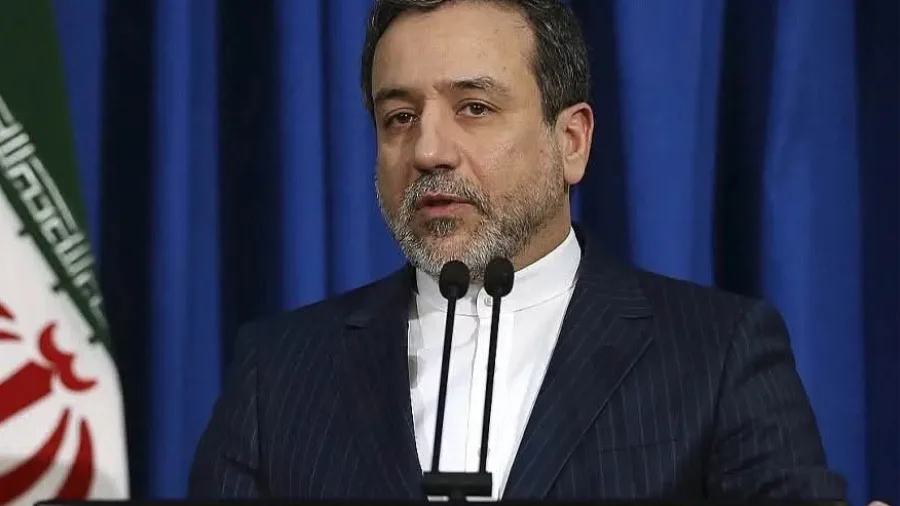 وزير خارجية إيران: مكالمة هاتفية واحدة من ترامب إلى نتنياهو يمكن أن توقف الحرب.
