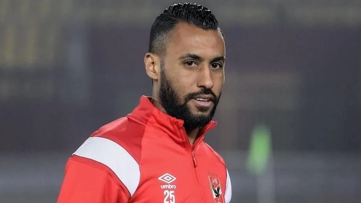 حسام عاشور يتحدث إلى ريبيرو قبل مباراة بالميراس حسام عاشور يتحدث إلى ريبيرو قبل مباراة بالميراس