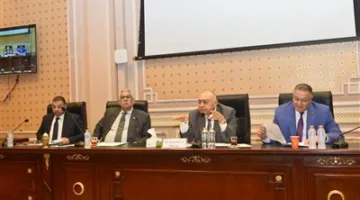 لجنة النقل في البرلمان تناقش طلبات إحاطة حول مجالي الطرق والسكك الحديدية.. وقرقر يطالب بالإسراع في تنفيذ التوصيات