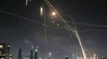 إيران تُعلن عن بدء عمليات مشتركة بالطائرات المسيرة والصواريخ تستهدف تل أبيب وحيفا