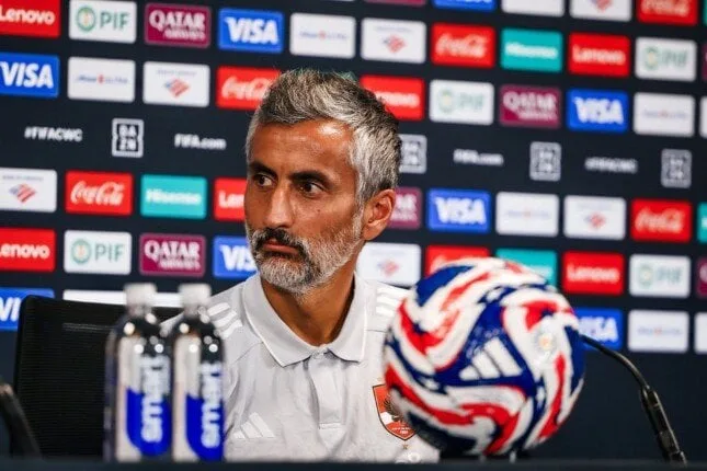 محاضرة فنية للاعبي الأهلي في فندق الإقامة قبيل كأس العالم للأندية محاضرة فنية للاعبي الأهلي في فندق الإقامة قبيل كأس العالم للأندية