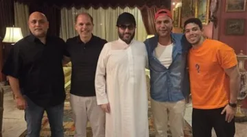 بصحة جيدة.. تركي آل الشيخ يشارك تفاصيل زيارته للزعيم عادل إمام في منزله.