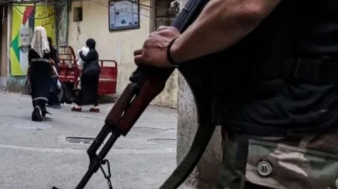 مسؤول فلسطيني يعلن تأجيل عملية نزع السلاح من مخيمات اللاجئين في لبنان