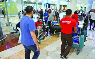 وكالات السفر توصي العملاء بتفادي إلغاء التذاكر أو تعديل الحجوزات مسبقاً.