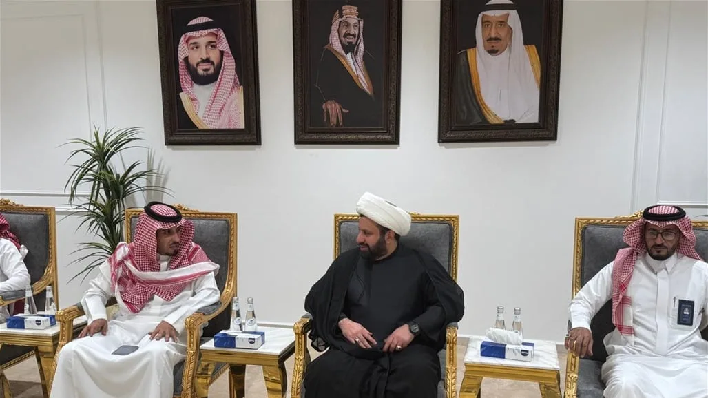 الشيخ المسعودي ينظم اجتماعاً لتيسير دخول الحجاج ويزور الحافلات عند الحدود.