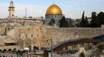 احتجاج فلسطيني على إغلاق الأقصى واحتواء القدس.