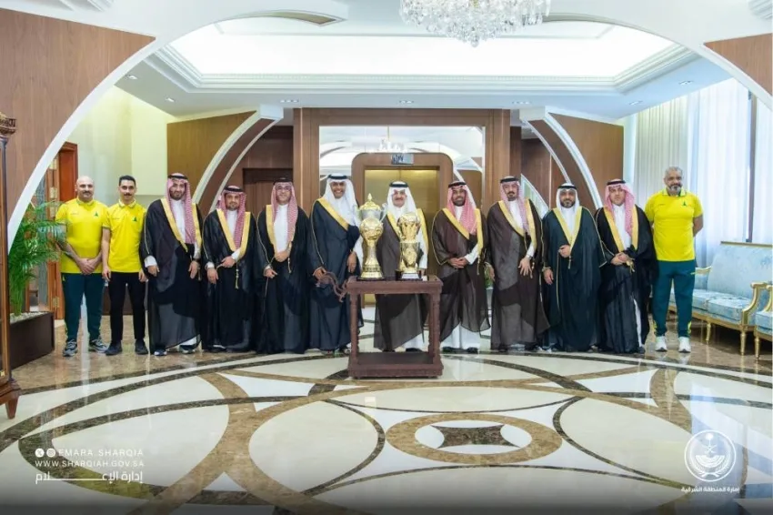 أمير المنطقة الشرقية يستقبل فريق إدارة نادي الخليج أمير المنطقة الشرقية يستقبل فريق إدارة نادي الخليج