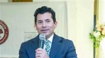وزير الشباب والرياضة: قدمت الدعم للأهلي والزمالك بالتساوي، وتسريبات قانون الرياضة غير صحيحة ولم أبحث في إقالة الخطيب.