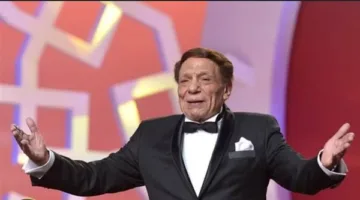 “مسرح يأتيني بالتنفس” .. اكتشف محادثة عادل إمام مع تركي آل الشيخ خلال زيارته.