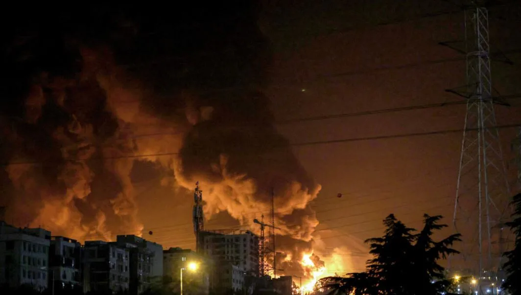 وكالة فارس: تدمير طائرات مسيرة إسرائيلية في أجواء غرب بندر عباس بجنوب إيران وكالة فارس: تدمير طائرات مسيرة إسرائيلية في أجواء غرب بندر عباس بجنوب إيران