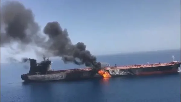 نيران تندلع في ثلاث ناقلات نفط ضمن مياه بحر عمان قبيل وصولها إلى مضيق هرمز نيران تندلع في ثلاث ناقلات نفط ضمن مياه بحر عمان قبيل وصولها إلى مضيق هرمز