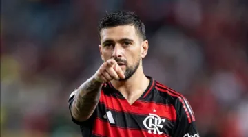 “دي أرسكايتا” يتوج بجائزة أفضل لاعب في مباراة فلامينغو والترجي ضمن كأس العالم للأندية