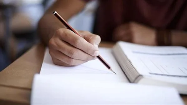 اليوم.. طلاب الصف الثانوي يقومون بأداء اختباري اللغة الأجنبية والاقتصاد. اليوم.. طلاب الصف الثانوي يقومون بأداء اختباري اللغة الأجنبية والاقتصاد.