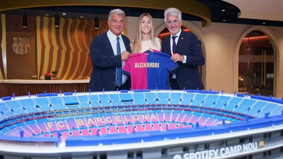 فيديو – النجمة العالمية تعود إلى برشلونة بعد 8 أعوام فيديو – النجمة العالمية تعود إلى برشلونة بعد 8 أعوام
