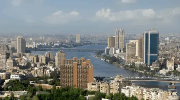 الأرصاد الجوية في مصر تُنبّه من هطول الأمطار وضباب خفيف وانخفاض مستوى الرؤية في ساعات الفجر.