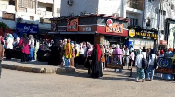 طلاب الثانوية العامة في القليوبية يتجمعون لأداء امتحان اللغة الأجنبية الثانية