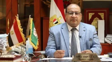 نائب رئيس جامعة القاهرة يؤكد أهمية الالتزام بالمعايير المحددة في الورقة الامتحانية