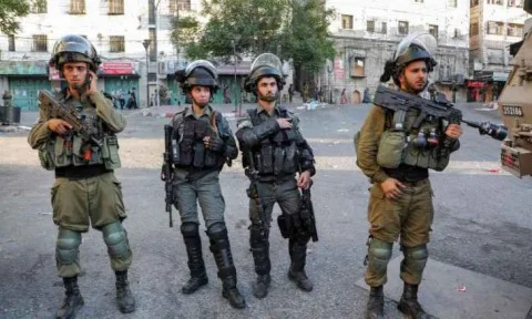 وسط اعتداءاتها على إيران.. كيف تحول إسرائيل حياة الفلسطينيين في الضفة إلى جحيم؟ وسط اعتداءاتها على إيران.. كيف تحول إسرائيل حياة الفلسطينيين في الضفة إلى جحيم؟