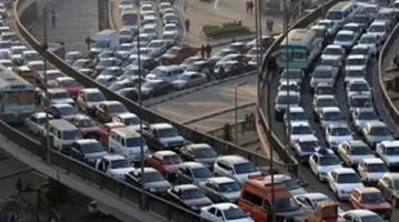 ازدحام مروري وتباطؤ في حركة السيارات في القاهرة والجيزة صباح اليوم