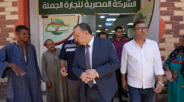 محافظ أسيوط يتابع فرع شركة تجارة الجملة المصرية ويشدد على توفر السلع بأسعار مخفضة بنسبة 30%