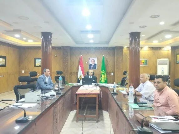 مدير تعليم القليوبية يزور غرفة عمليات الثانوية العامة: الأوضاع هادئة ولا توجد شكاوى حتى الآن مدير تعليم القليوبية يزور غرفة عمليات الثانوية العامة: الأوضاع هادئة ولا توجد شكاوى حتى الآن