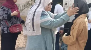 بدأت عملية تفتيش الطلاب عند اللجان واستمرت لمدة نصف ساعة بعد بدء الامتحان