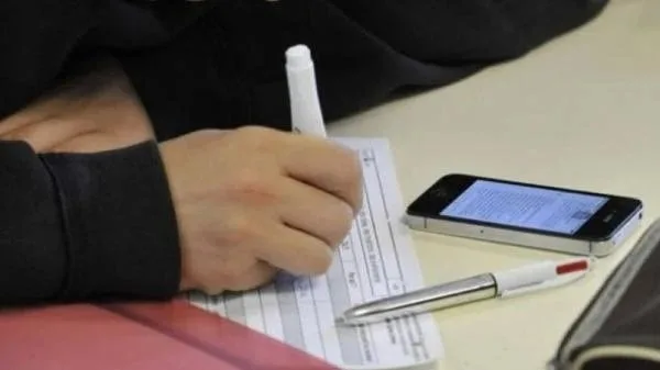 «وزارة التعليم» تبدأ تحقيقًا بشأن تسرب امتحان اللغة الأجنبية الثانية للثانوية العامة 2025 عبر تليجرام «وزارة التعليم» تبدأ تحقيقًا بشأن تسرب امتحان اللغة الأجنبية الثانية للثانوية العامة 2025 عبر تليجرام