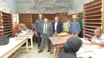 محافظ أسيوط يزور لجنة النظام والمراقبة لمتابعة سير عملية تصحيح ورصد الدرجات للشهادة الإعدادية