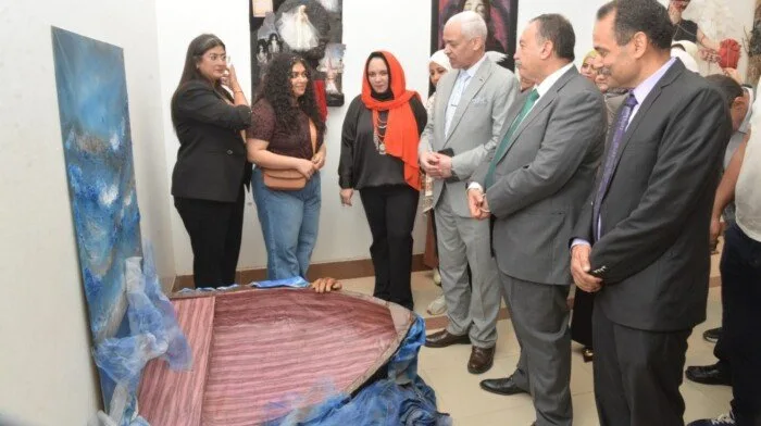 من النفايات البيئية إلى الإبداع الفني: محافظ أسيوط ي inaugurates معرض «قضايا» للفنون التصميمية من النفايات البيئية إلى الإبداع الفني: محافظ أسيوط ي inaugurates معرض «قضايا» للفنون التصميمية